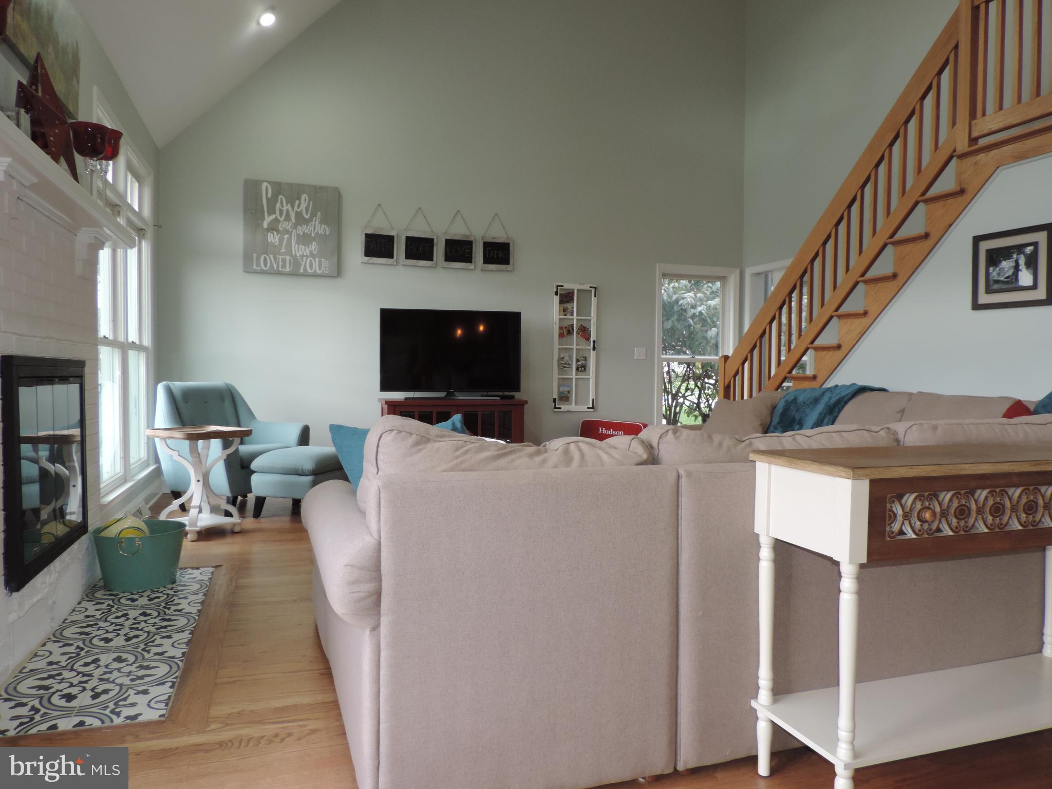 2759 Chestnut Run Road York, PA 17402 - Photo 12 of 58 Spacious Family Room