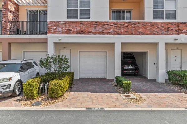 $249,900 | 10520 Southwest Stephanie Way, Unit 2104, Port St. Lucie, FL 34987