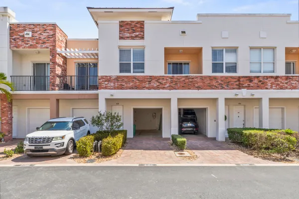 $249,900 | 10520 Southwest Stephanie Way, Unit 2104, Port St. Lucie, FL 34987