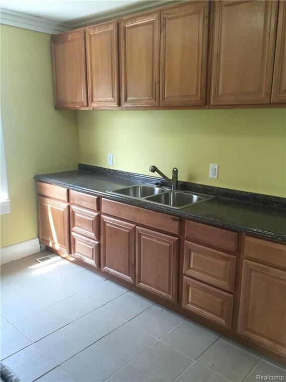 8088 Timken Avenue Warren, MI 48089 - Photo 9 of 19