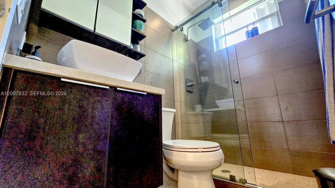 18920 Southwest 29th Street Miramar, FL 33029 - Photo 27 of 37 Guest Bath