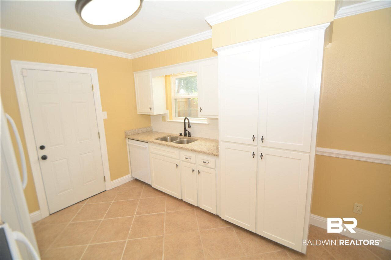7374 North Christine Circle Mobile, AL 36619 - Photo 6 of 39