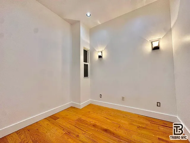 a view of empty room with window