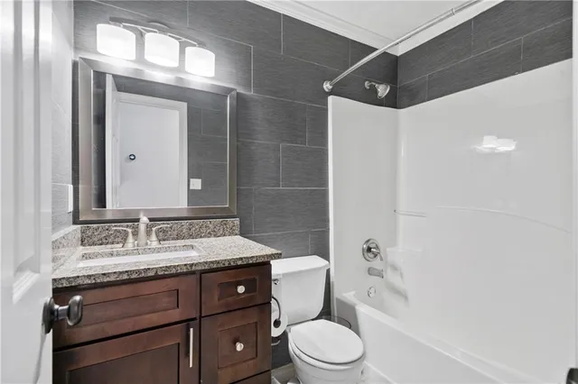 $2,300 | 1245 Hillcrest Glenn Circle, Sugar Hill, GA 30518