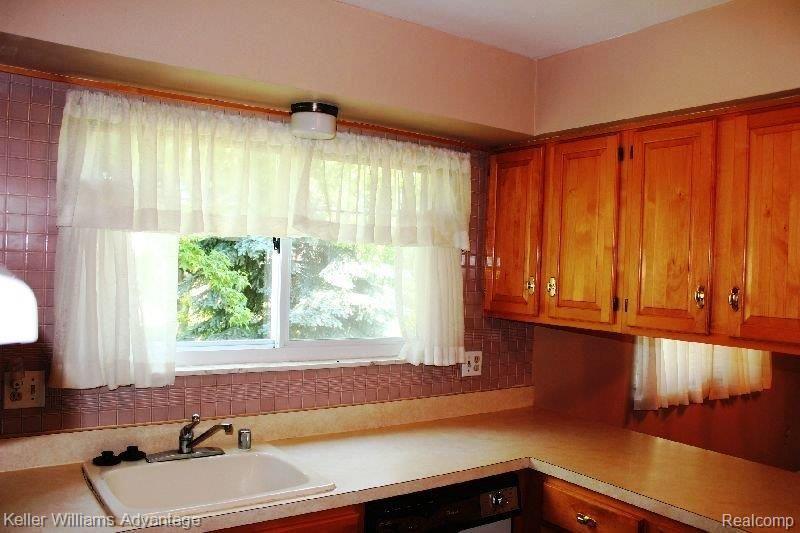 22398 Mill Road Novi, MI 48375 - Photo 8 of 19 Kitchen