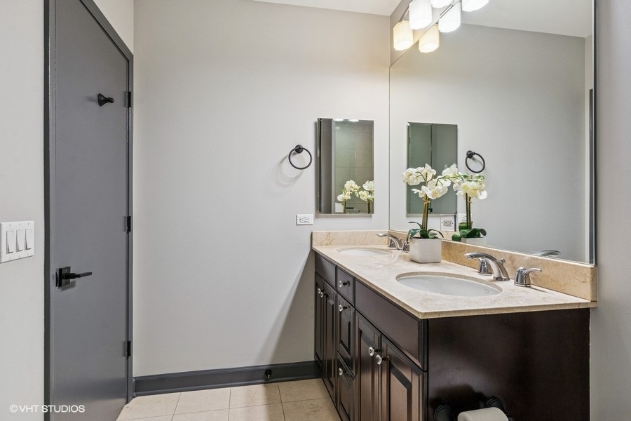 1235 South Prairie Avenue, Unit 3605 Chicago, IL 60605 - Photo 16 of 34 a bathroom with a sink vanity and a mirror