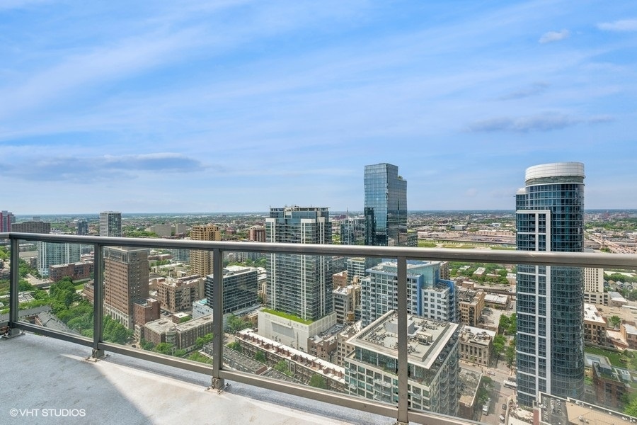 1235 South Prairie Avenue, Unit 3605 Chicago, IL 60605 - Photo 23 of 34 a view of a balcony with wooden floor next to a lake