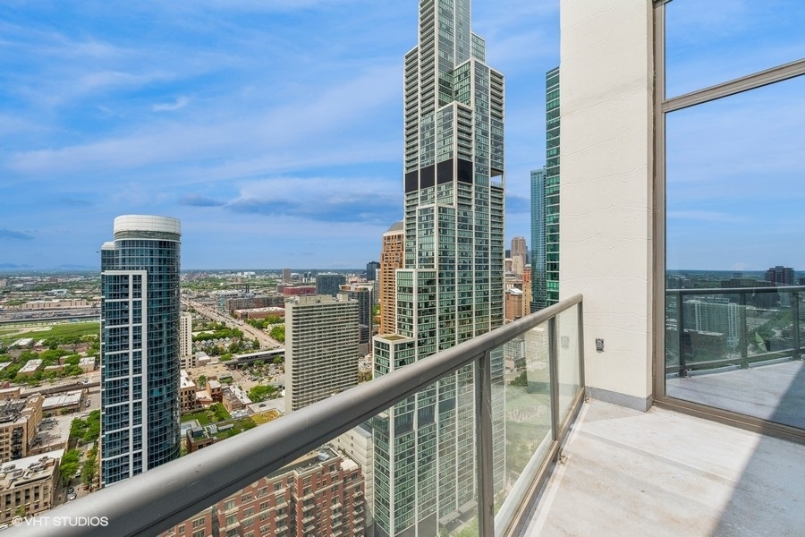 1235 South Prairie Avenue, Unit 3605 Chicago, IL 60605 - Photo 24 of 34 a city view from a balcony with city view