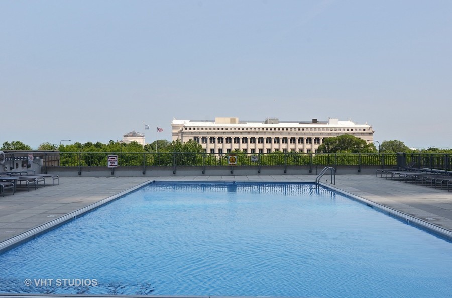 1235 South Prairie Avenue, Unit 3605 Chicago, IL 60605 - Photo 27 of 34 a view of a terrace
