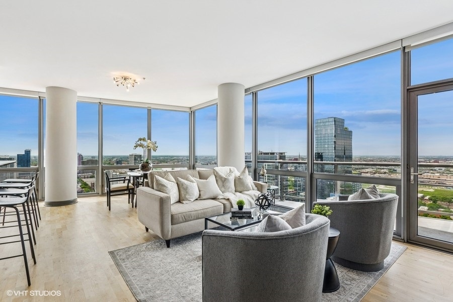 1235 South Prairie Avenue, Unit 3605 Chicago, IL 60605 - Photo 3 of 34 a living room with furniture and a floor to ceiling window