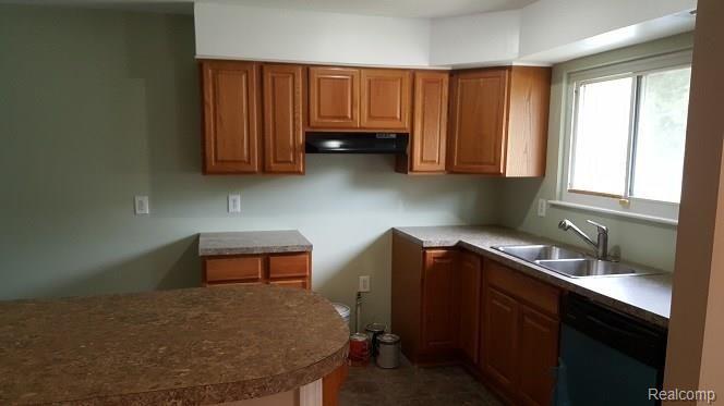 8658 Stephens Road Warren, MI 48089 - Photo 4 of 12 4.jpg