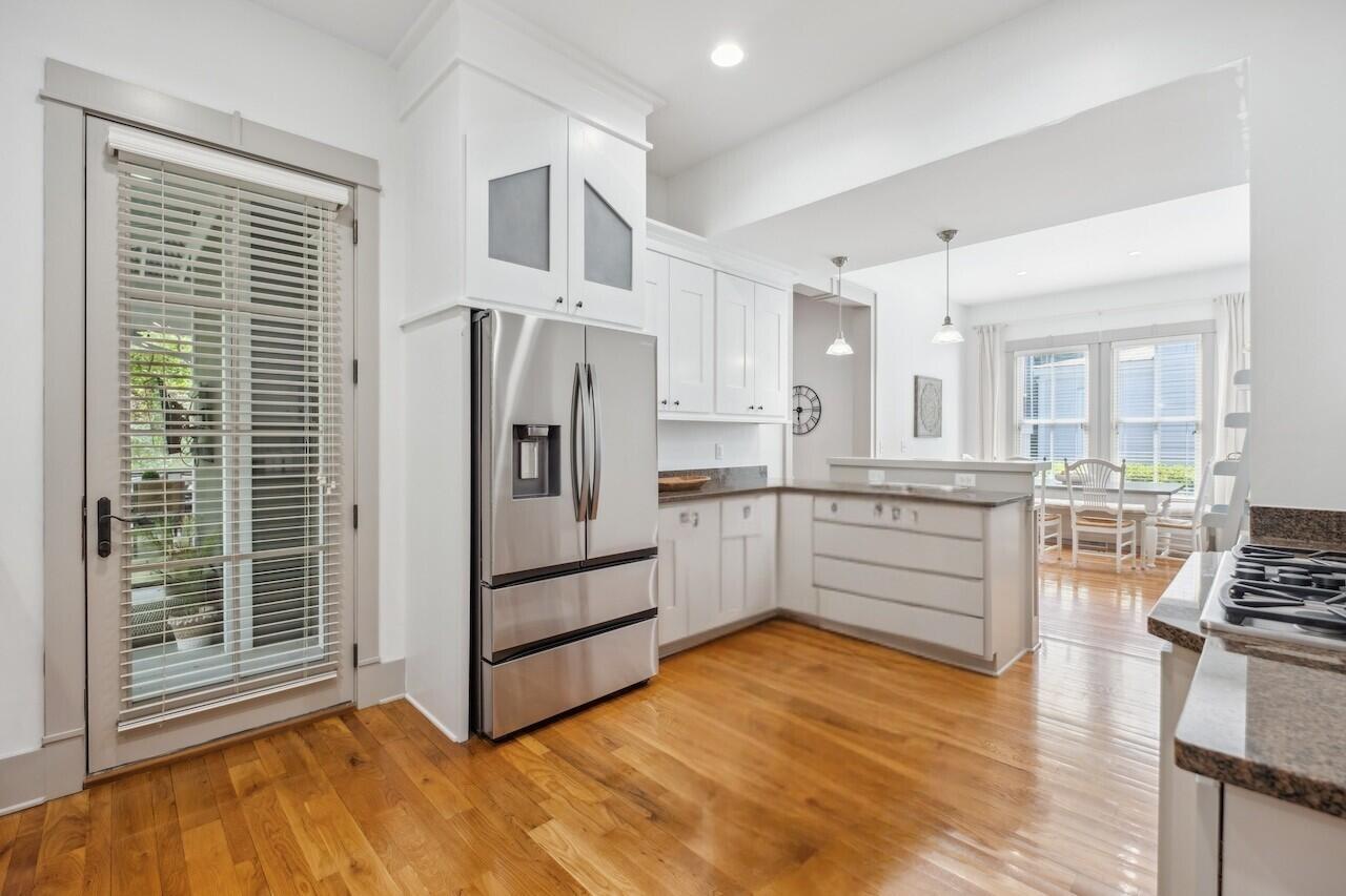 22 Frogmore Road Mount Pleasant, SC 29464 - Photo 11 of 55 Kitchen