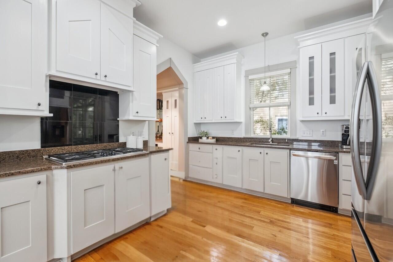 22 Frogmore Road Mount Pleasant, SC 29464 - Photo 12 of 55 Kitchen