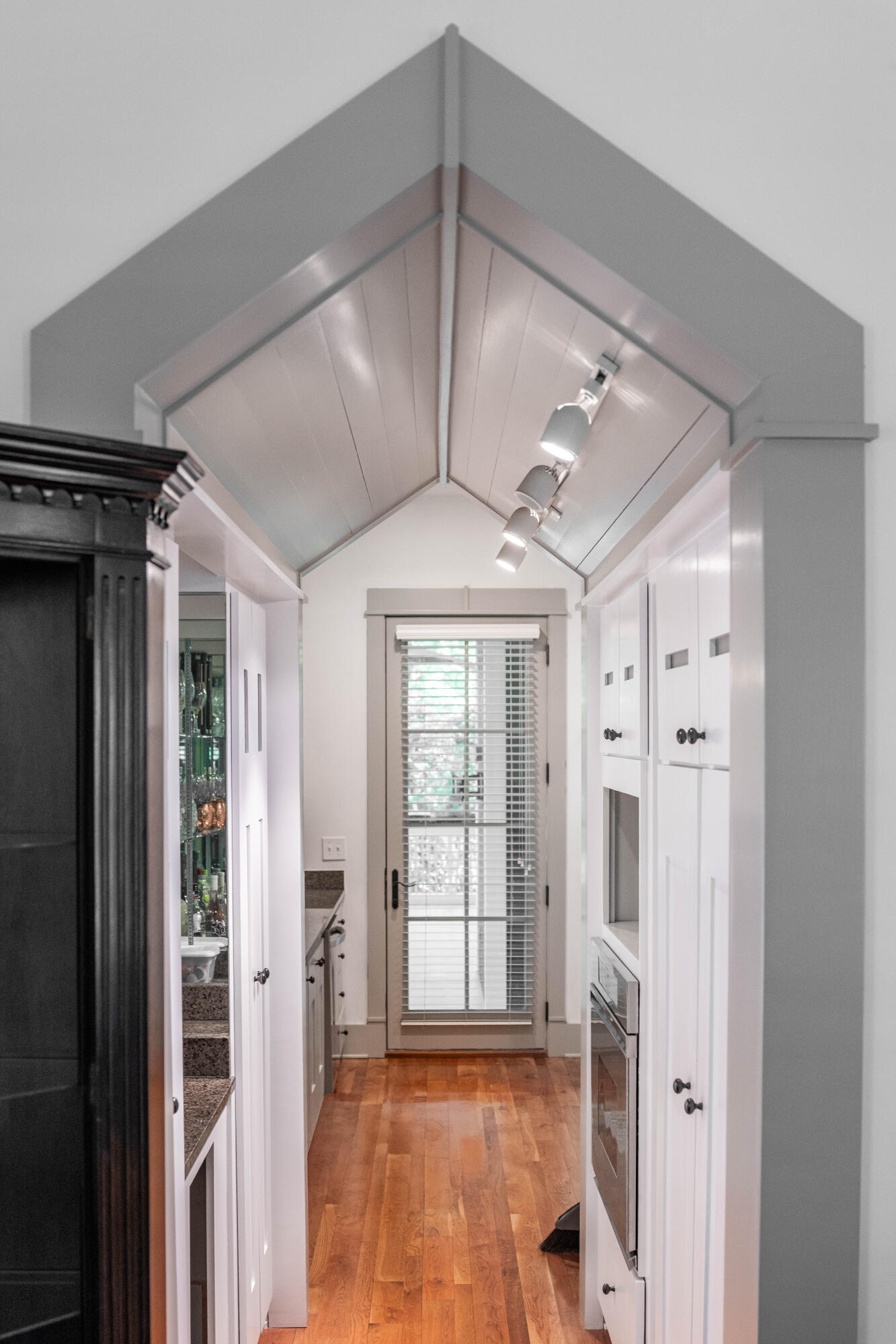 22 Frogmore Road Mount Pleasant, SC 29464 - Photo 16 of 55 Butler's Pantry