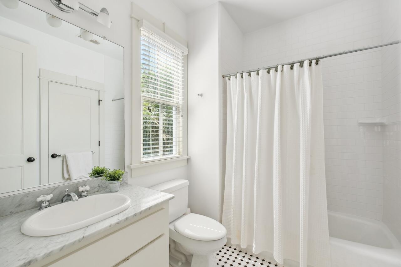 22 Frogmore Road Mount Pleasant, SC 29464 - Photo 42 of 55 Full bath