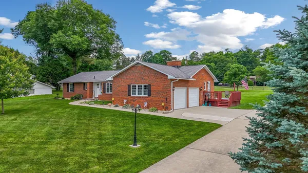 $425,000 | 1030 Rhoda Lane Northeast, Lancaster, OH 43130