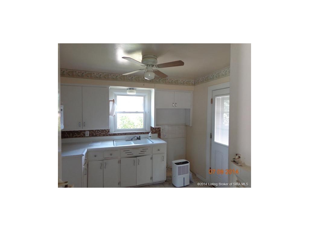 569 Broadway Street Austin, IN 47102 - Photo 4 of 9