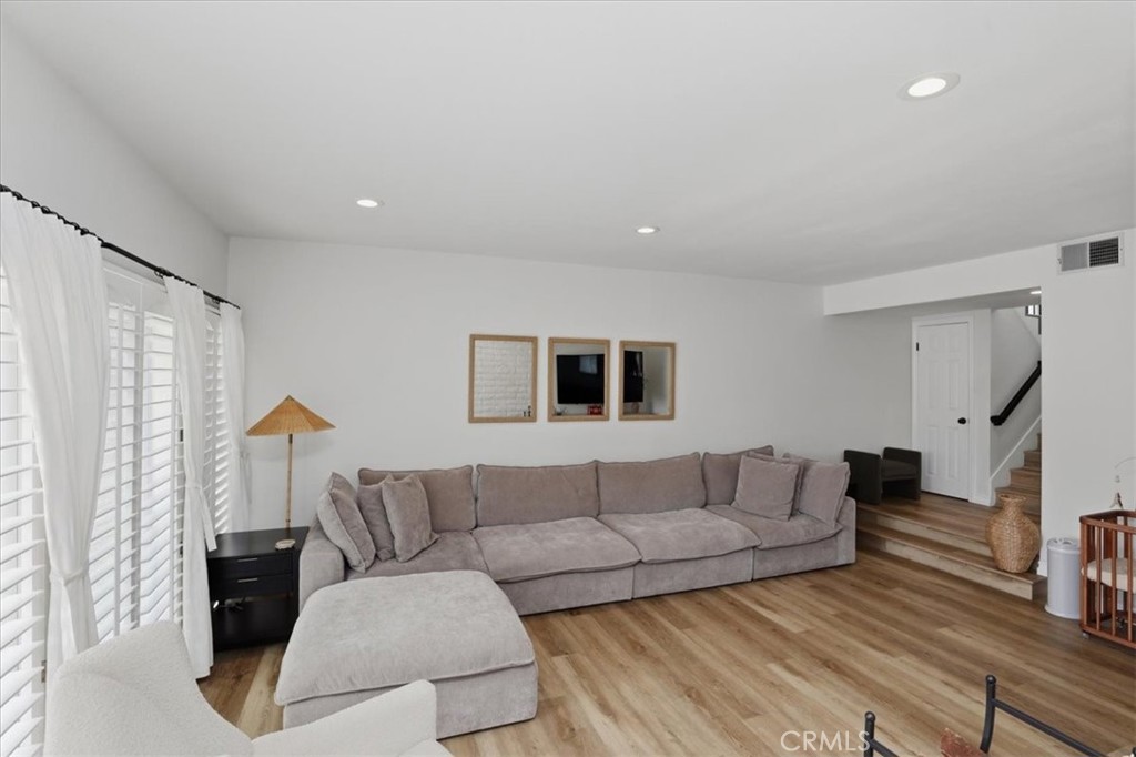 2272 El Capitan Drive Riverside, CA 92506 - Photo 6 of 33 Living Room