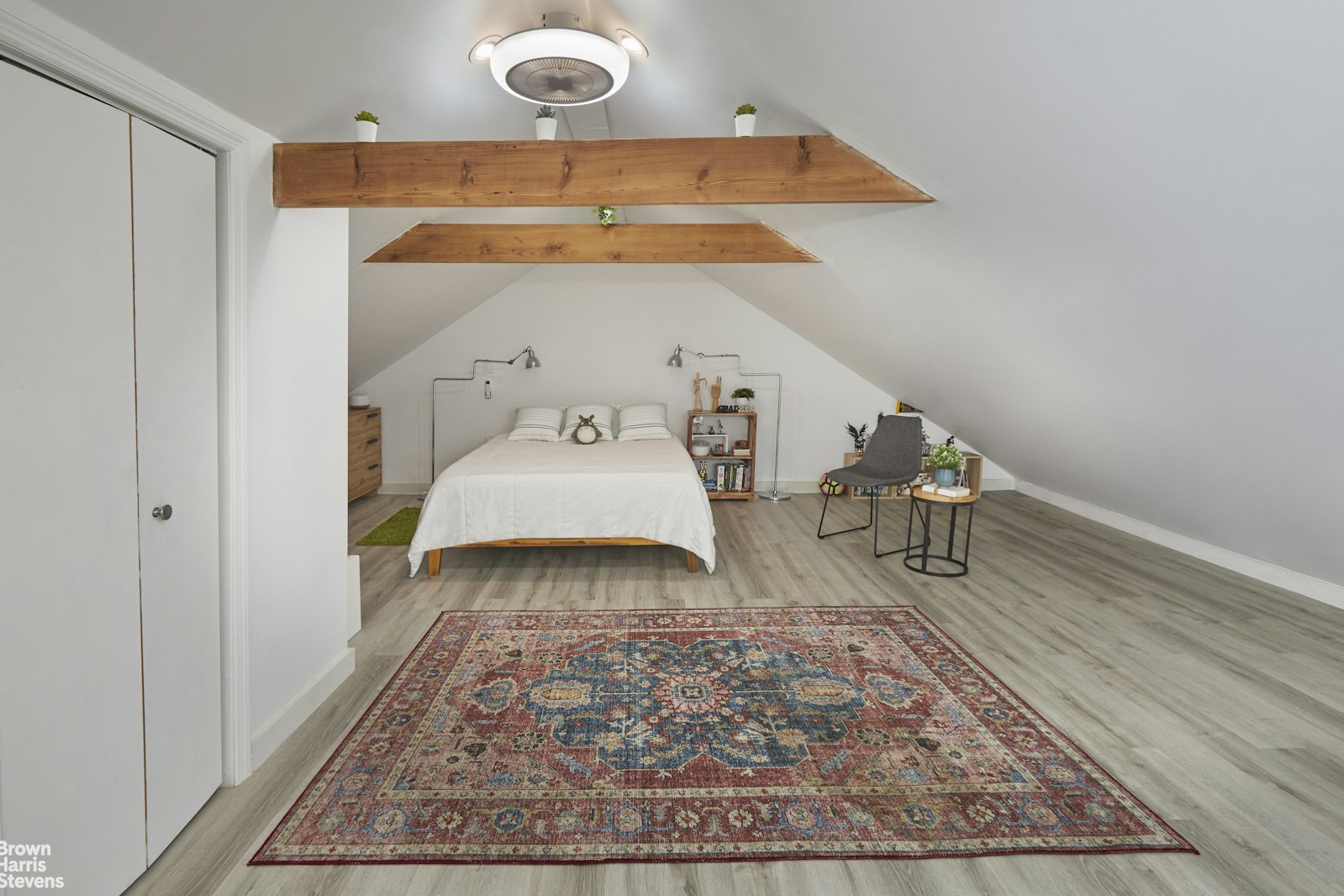 4601 Henry Hudson Parkway West, Unit A7 Bronx, NY 10471 - Photo 18 of 24 a living room with a rug