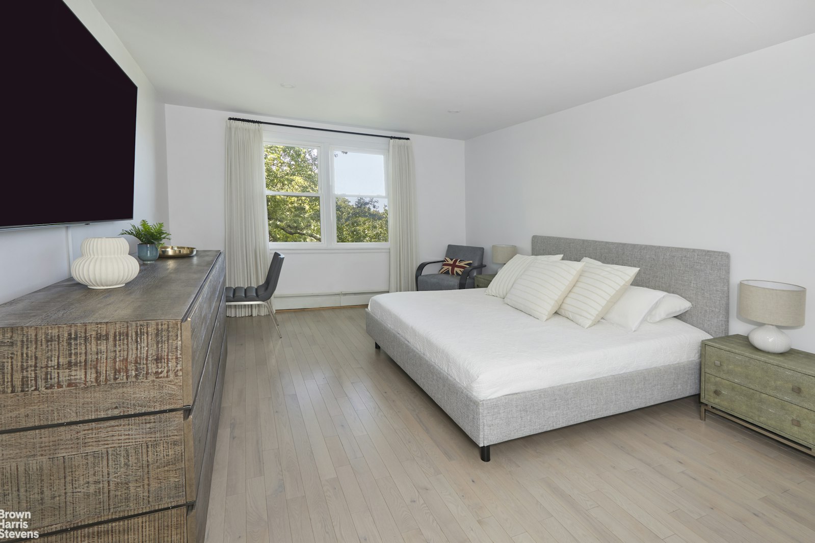 4601 Henry Hudson Parkway West, Unit A7 Bronx, NY 10471 - Photo 22 of 24 a bedroom with a bed and window