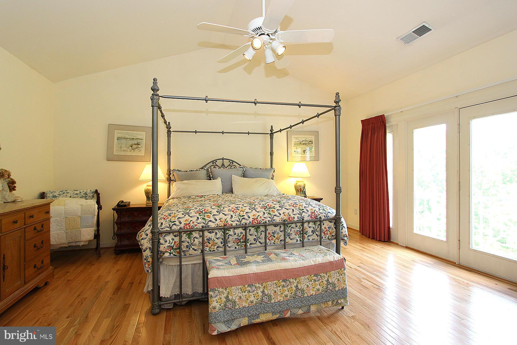 882 Chinquapin Road McLean, VA 22102 - Photo 21 of 30 Bedroom (Master)