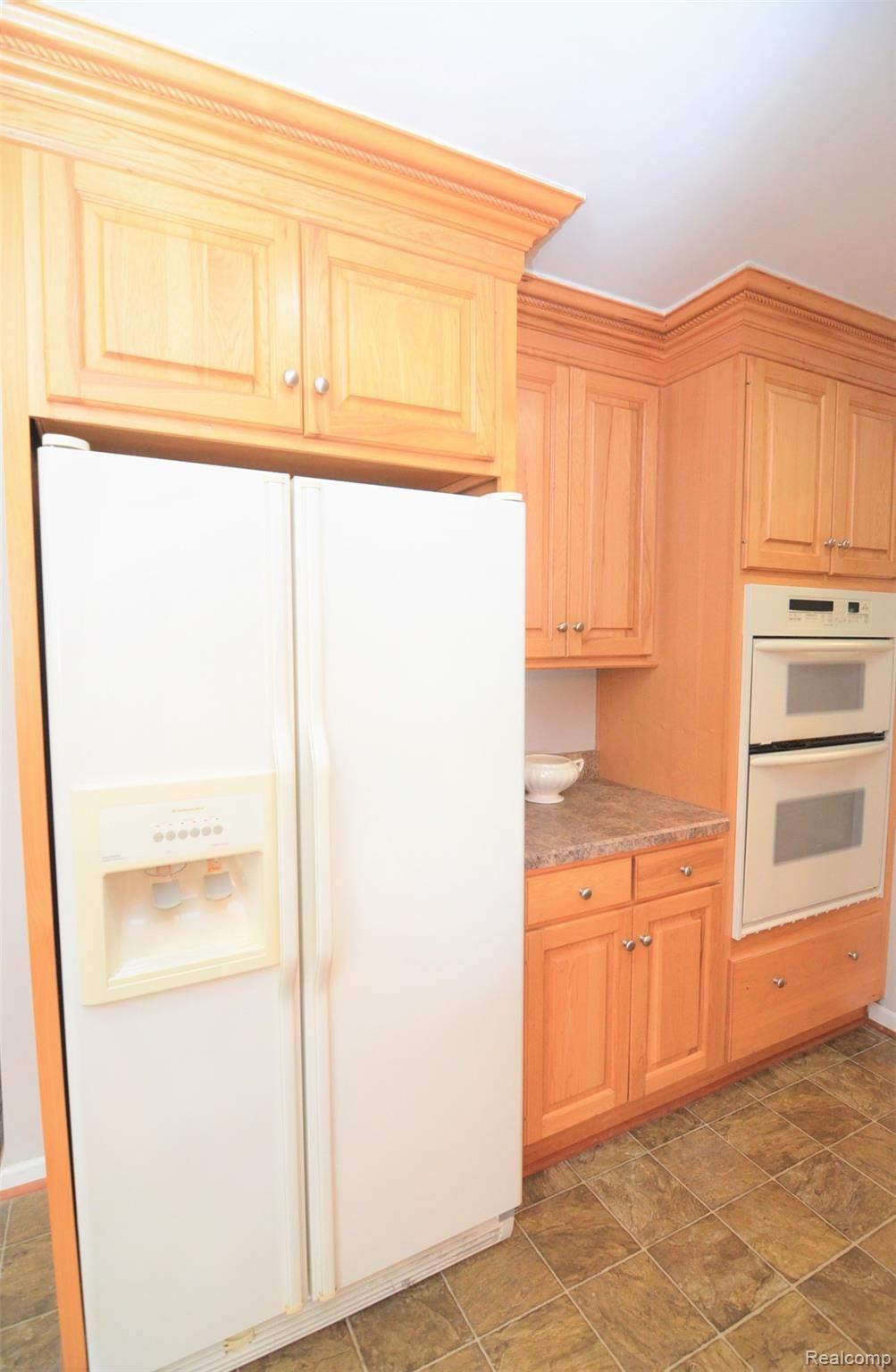 750 East Davis Road Howell, MI 48843 - Photo 6 of 21 PREMIUM APPLIANCES