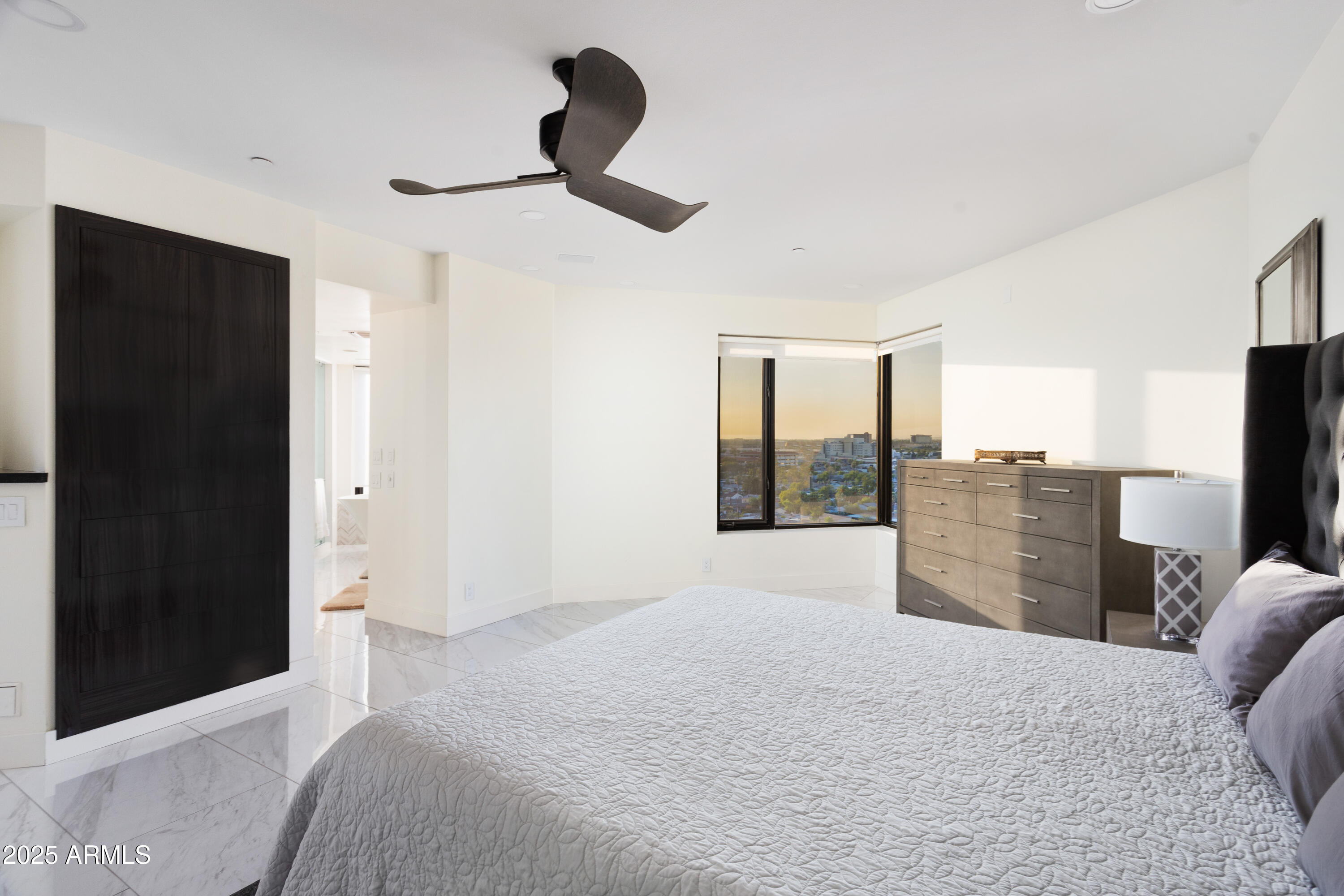1040 East Osborn Road, Unit 904 Phoenix, AZ 85014 - Photo 12 of 24 Crystal Point Penthouse-10