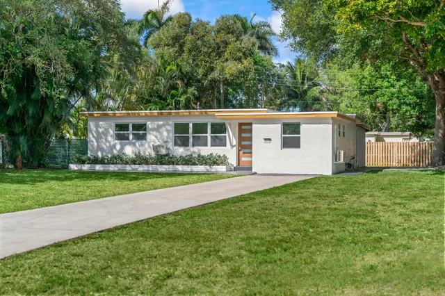 $560,000 | 5221 Southwest 28th Avenue, Dania Beach, FL 33312