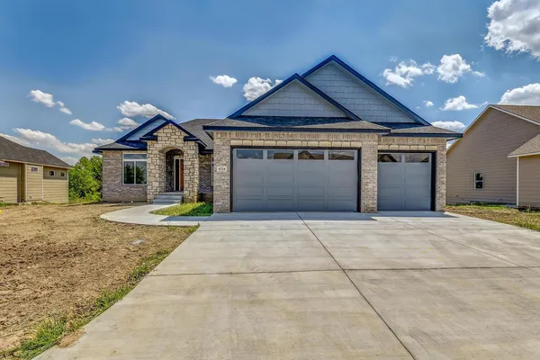 $469,000 | 4724 Elk Creek Drive, Bel Aire, KS 67226