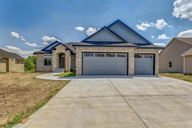 $469,000 | 4724 Elk Creek Drive, Bel Aire, KS 67226