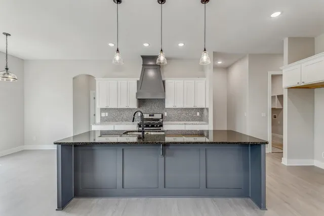 $469,000 | 4724 Elk Creek Drive, Bel Aire, KS 67226