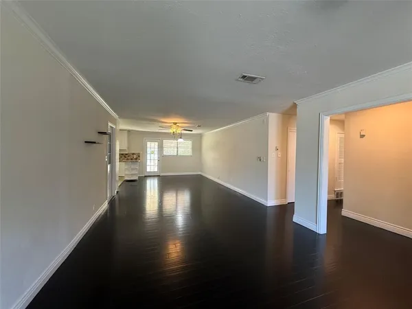 $1,995 | 1135 Park Center Street, Benbrook, TX 76126