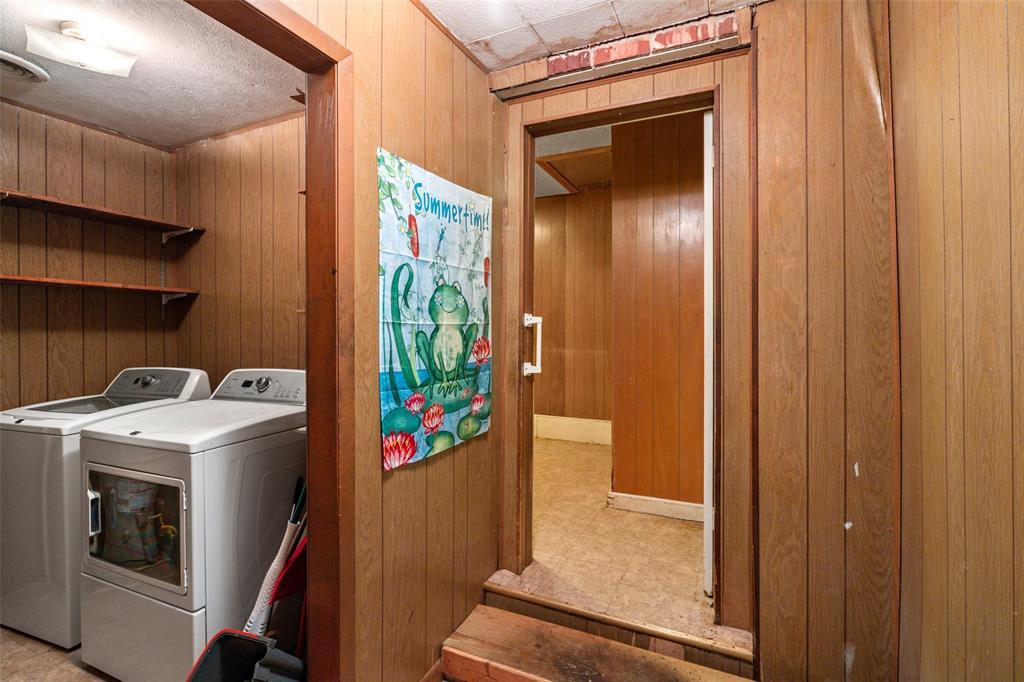 302 West Grogan Street Hamilton, TX 76531 - Photo 19 of 33 Washroom with a textured ceiling, laundry area, wood walls, and independent washer and dryer