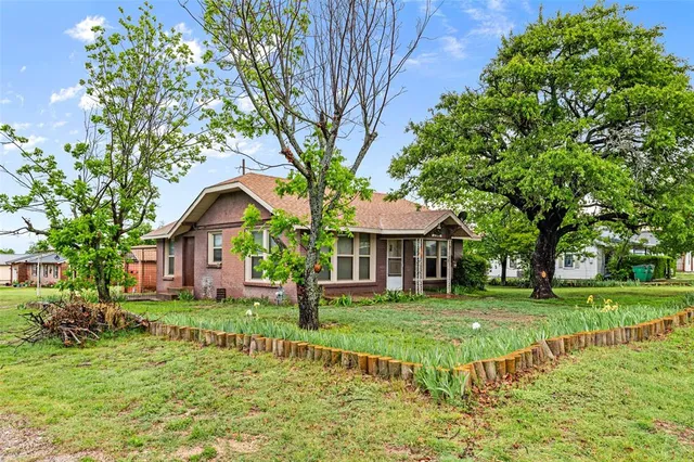 $92,500 | 302 West Grogan Street, Hamilton, TX 76531