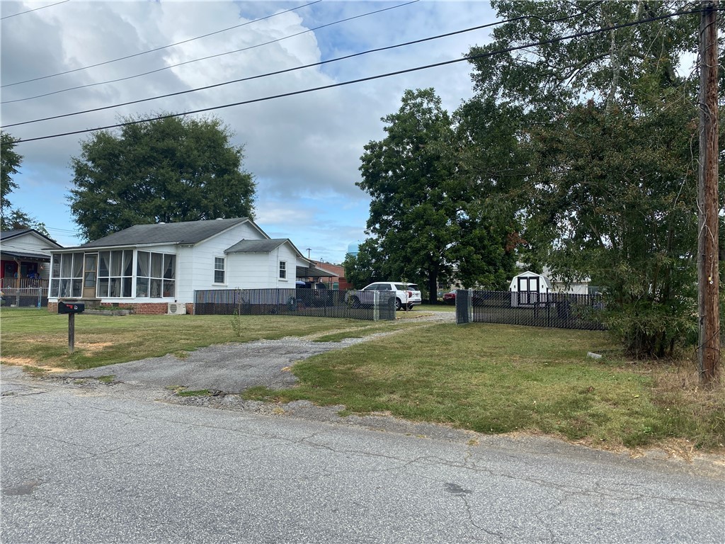 9 Pruitt Street Honea Path, SC 29654 - Photo 1 of 17 Gallery Image 1