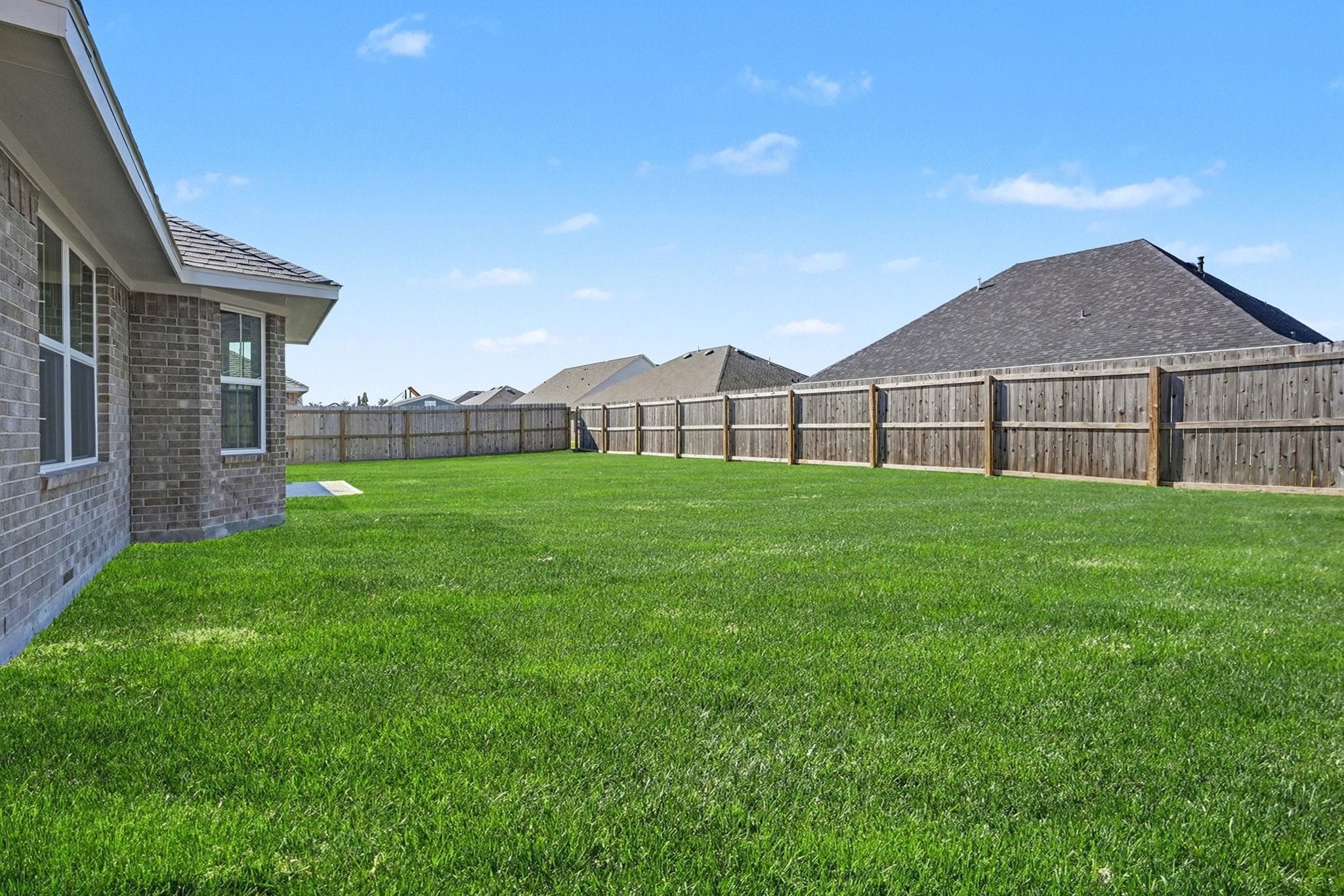 5 Keystone Court Angleton, TX 77515 - Photo 31 of 33 a view of a house with a yard and porch