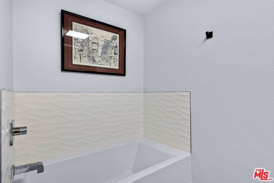 4329 Redwood Avenue, Unit 4 Marina del Rey, CA 90292 - Photo 12 of 16