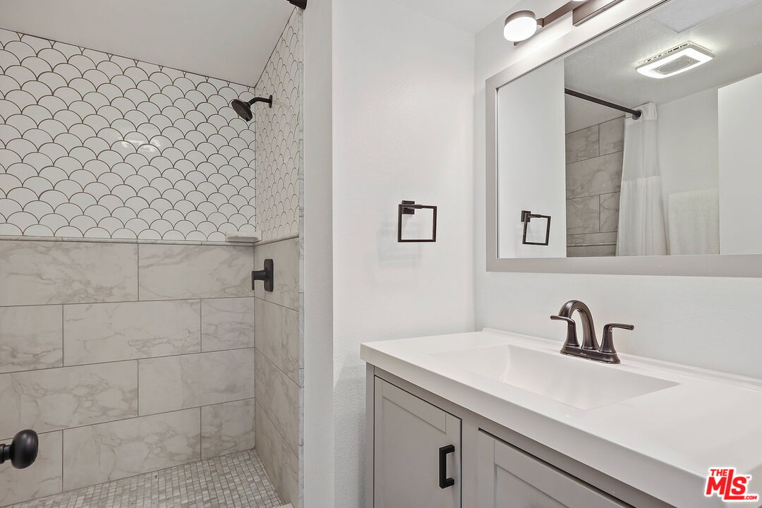 4329 Redwood Avenue, Unit 4 Marina del Rey, CA 90292 - Photo 15 of 16