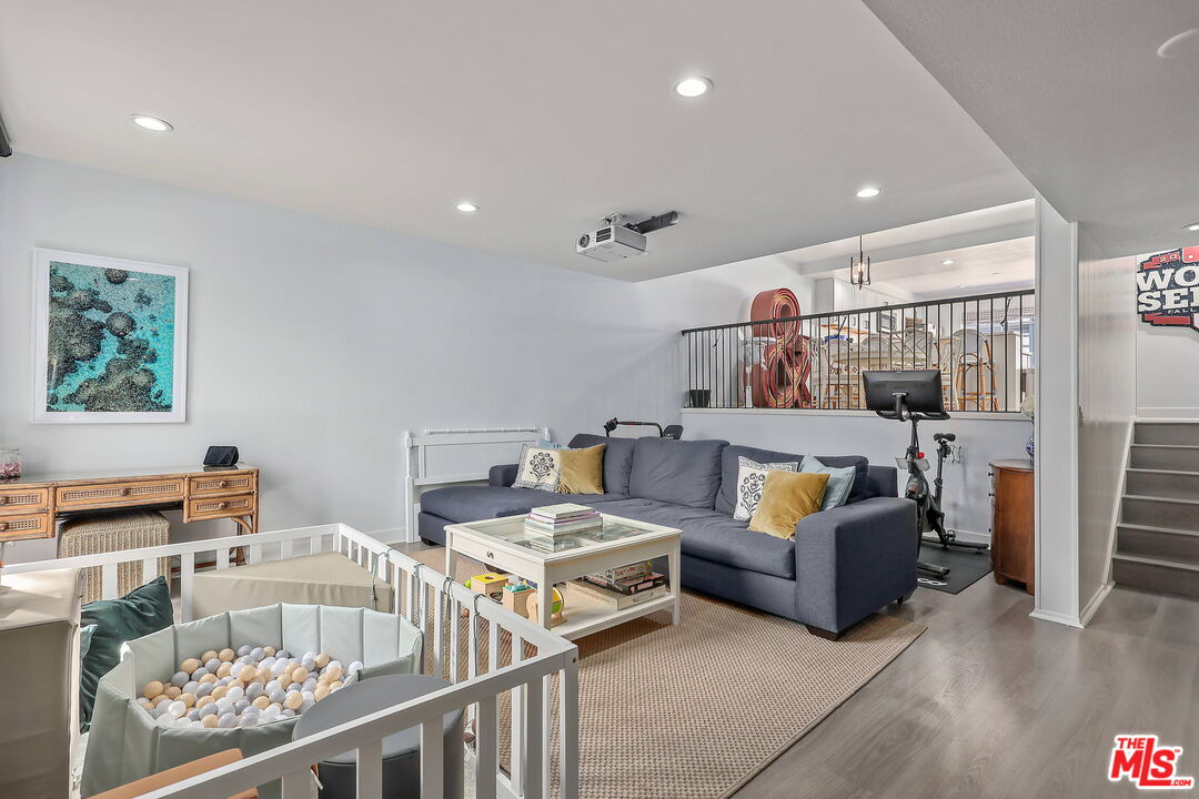 4329 Redwood Avenue, Unit 4 Marina del Rey, CA 90292 - Photo 3 of 16