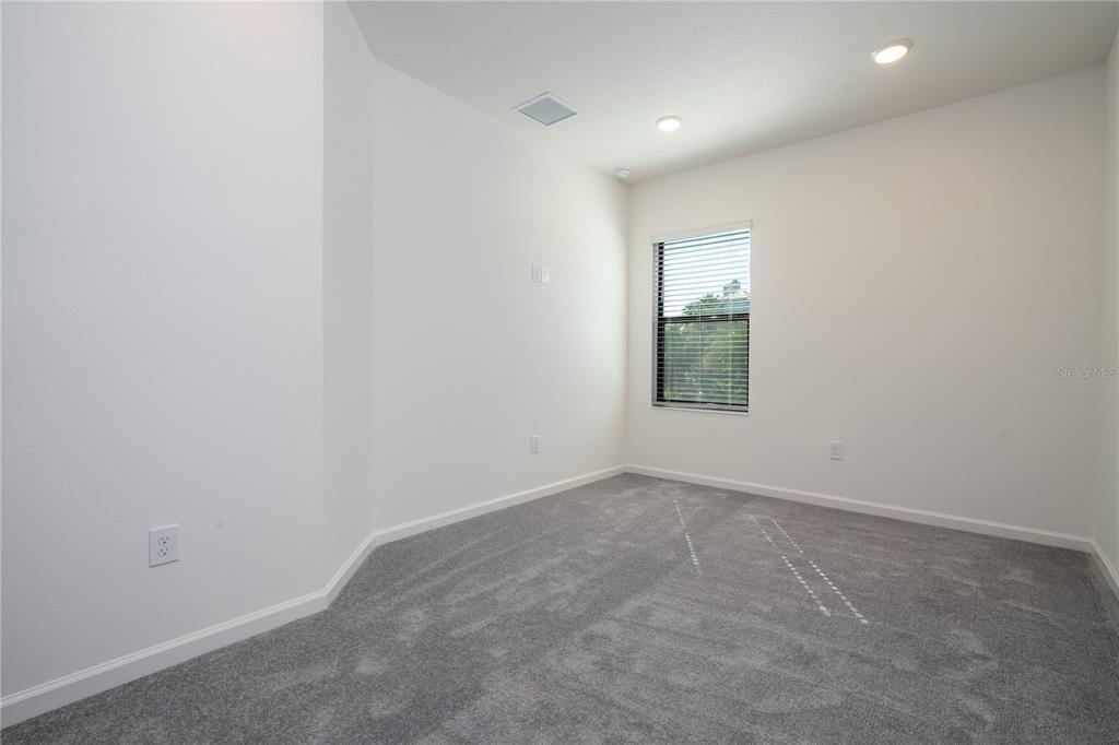 10580 Ebb Tide Lane Orlando, FL 32821 - Photo 36 of 58 an empty room with a window