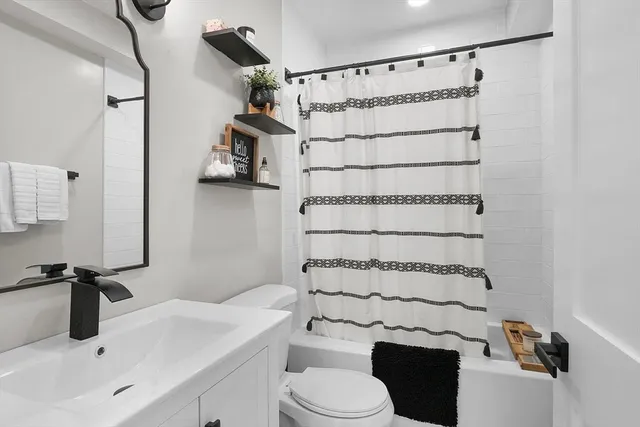 $3,250 | 21 Berry Street, Unit 1, Danvers, MA 01923