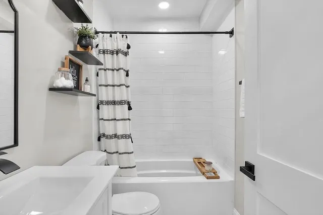 $3,250 | 21 Berry Street, Unit 1, Danvers, MA 01923