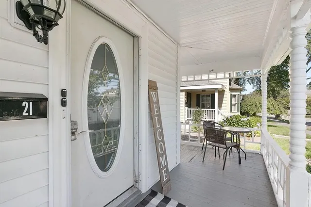 $3,250 | 21 Berry Street, Unit 1, Danvers, MA 01923