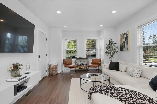 $3,250 | 21 Berry Street, Unit 1, Danvers, MA 01923