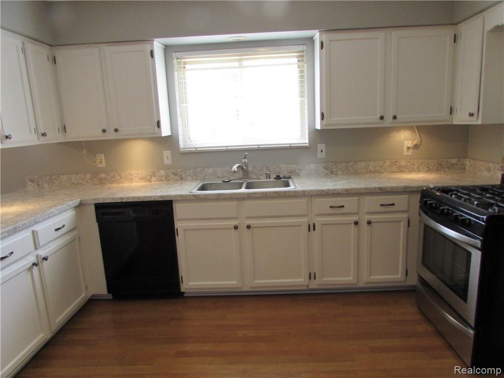 19180 Inkster Road Romulus, MI 48174 - Photo 5 of 38