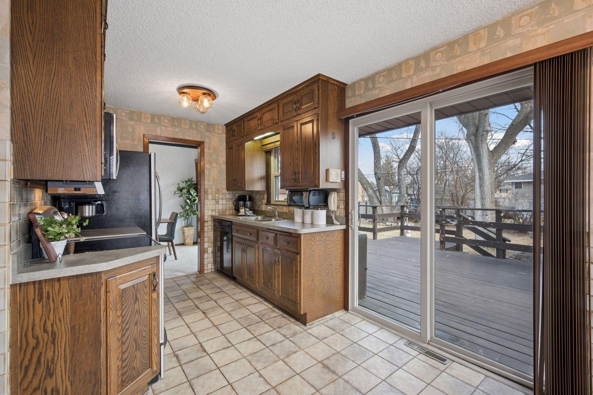 5526 Unity Avenue North Crystal, MN 55429 - Photo 4 of 27