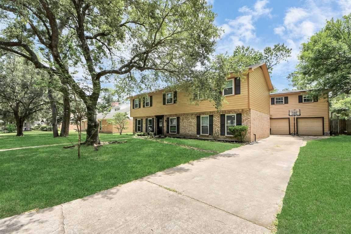 3923 Cypress Lake Drive Spring, TX 77388 - Photo 8 of 41 Spacious long driveway
