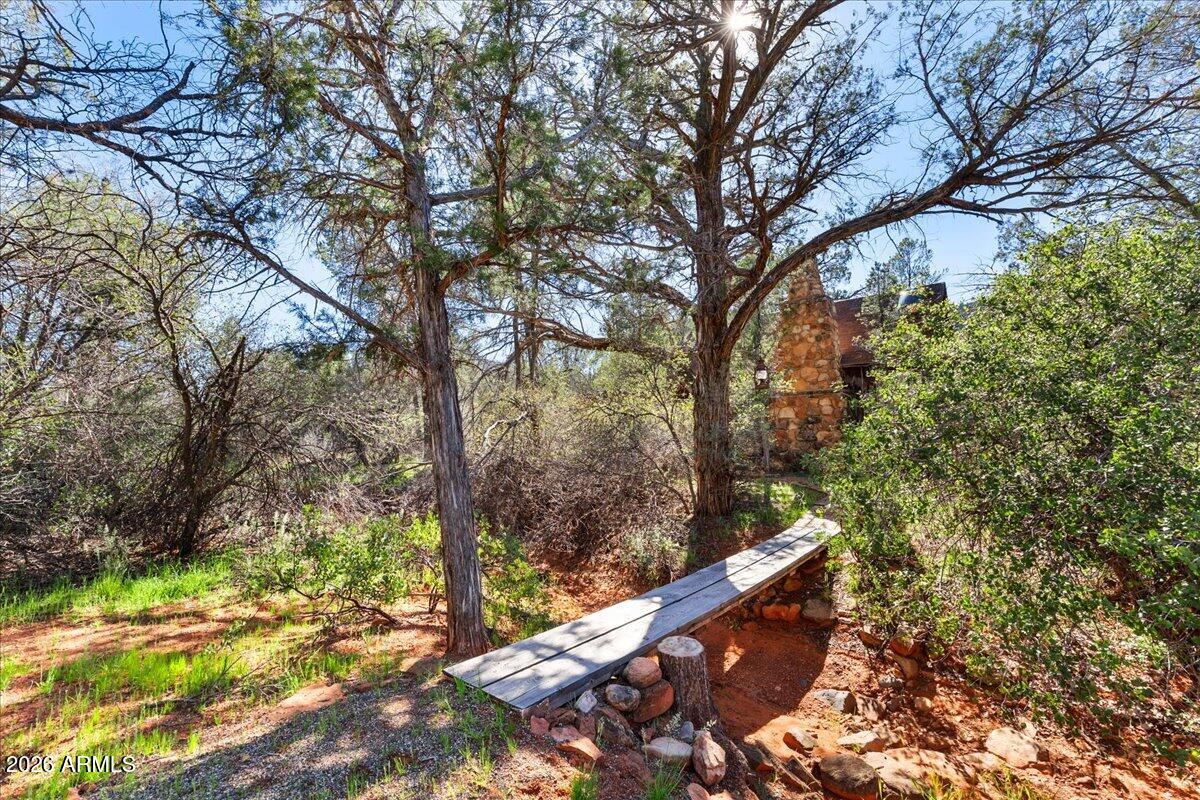 2727 Verde Valley School Road Sedona, AZ 86336 - Photo 21 of 22 a backyard of a house with large trees
