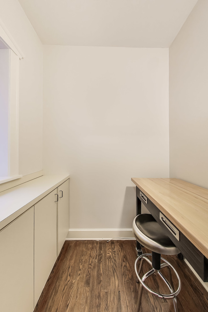 628 West Grace Street, Unit 2W Chicago, IL 60613 - Photo 20 of 32 a room with storage and utility