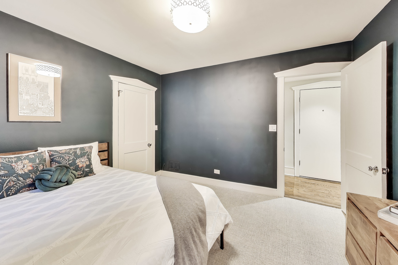 628 West Grace Street, Unit 2W Chicago, IL 60613 - Photo 27 of 32 a bedroom with a bed and a window